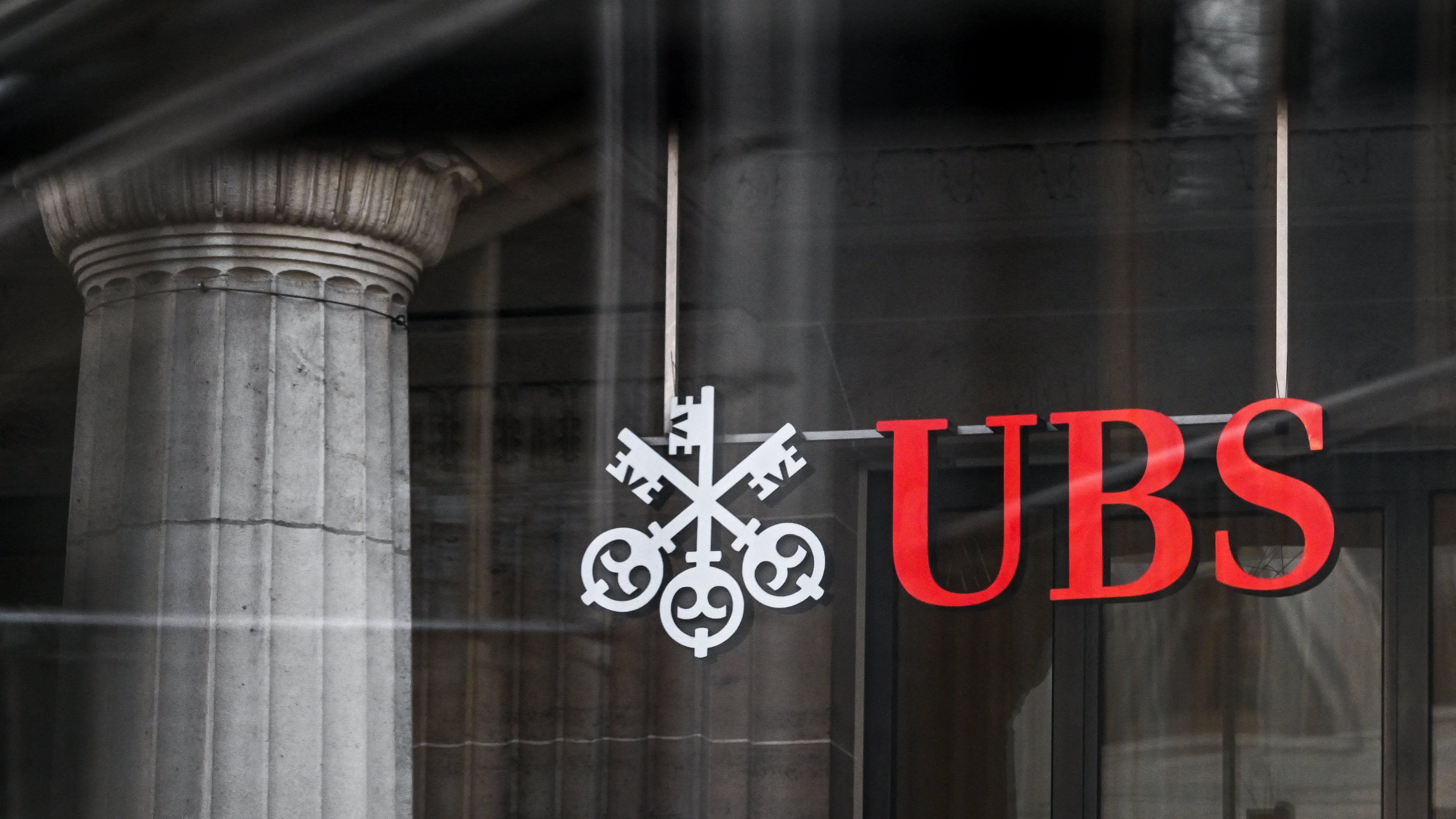 UBS reports $2.69 billion Q3 profit