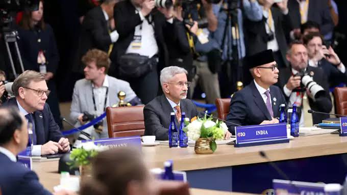 India slams global energy disruptions through sanctions, chokepoints