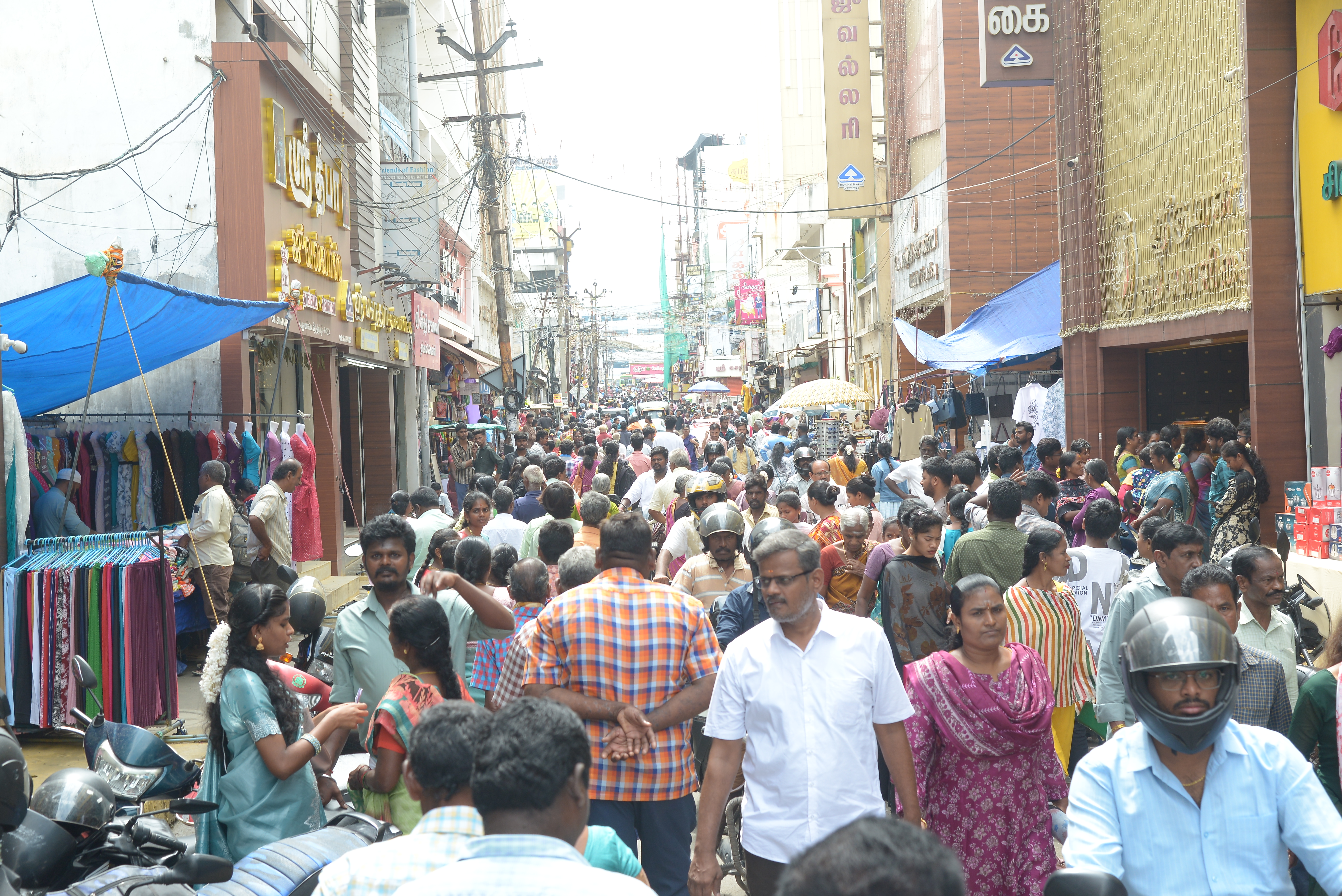 தீபாவளி விற்பனைக்குத் தயாராகும் திருப்பூர் காதர்பேட்டை ஜவுளிச் சந்தை!