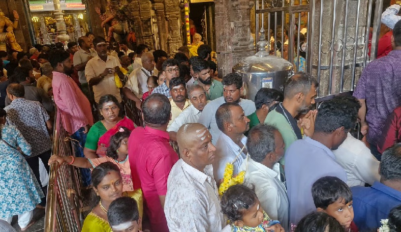 Thousands of Devotees throng Thirunallar temple
