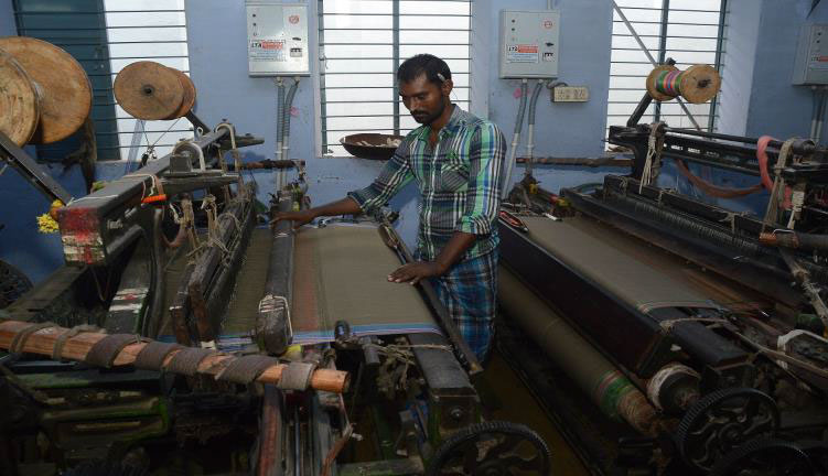 75% சம்பள உயர்வு  வழங்க விசைத்தறி தொழிலாளர்கள் கோரிக்கை