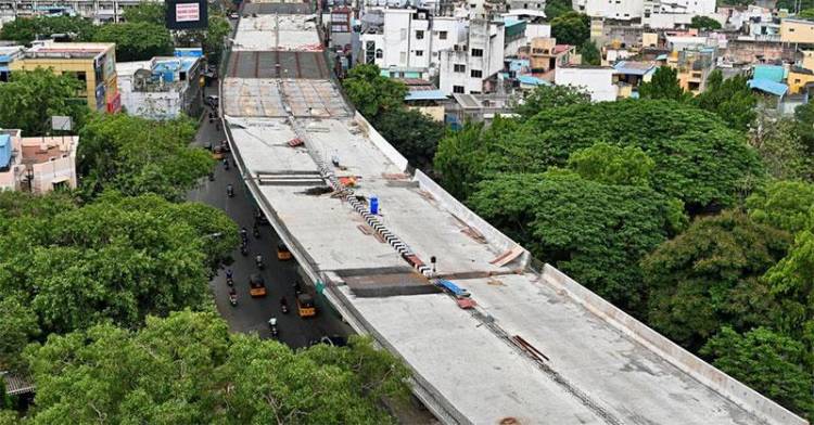 மெட்ரோ பாதையின் மீது நாட்டின் முதல் மேம்பாலம் - எங்கு தெரியுமா?
