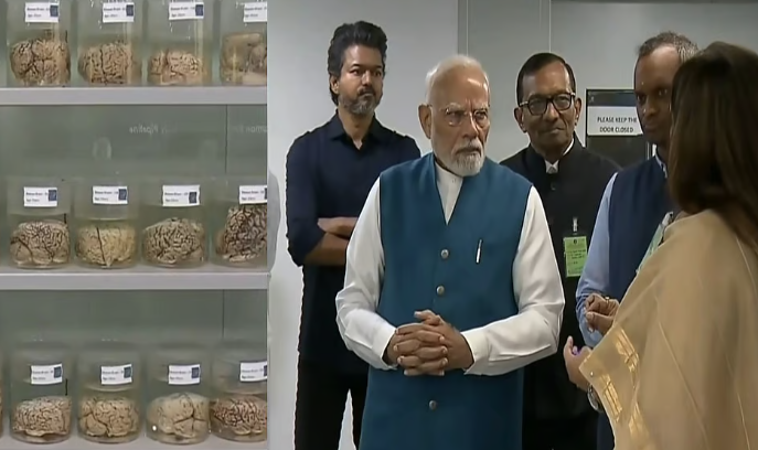 மூளை ஆராய்ச்சி மையத்தில் பிரதமர் ஆய்வு