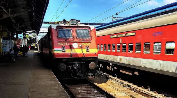 ஆயுத பூஜைக்கு ஊருக்கு செல்லத் தயாரா? - சிறப்பு ரயில்கள் லிஸ்ட் இதோ!