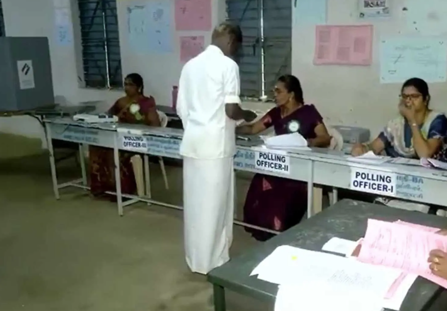 கட்சிகளுக்கு ’அதிர்ச்சி வைத்தியம்’ கொடுத்த வாக்காளர்கள்