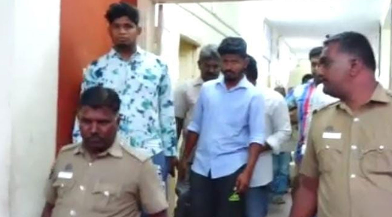 பொள்ளாச்சி பாலியல் வன்கொடுமை வழக்கு...9 பேர் நீதிமன்றத்தில் ஆஜர்