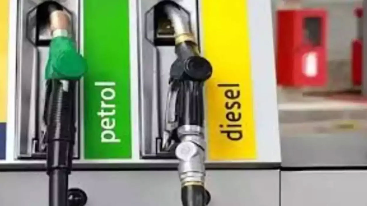 Excise duty on petrol: பெட்ரோல்-டீசல் மீதான கலால் வரி உயர்வு.. புலம்பும் மக்கள்