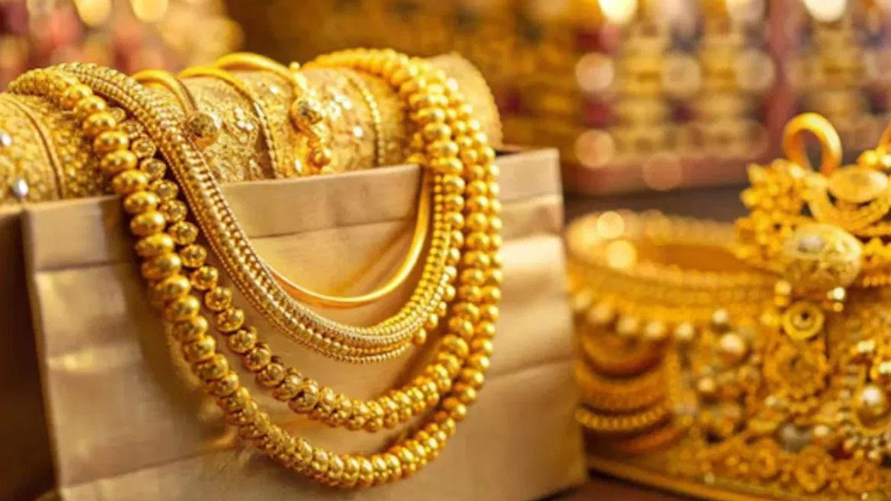 Gold Price: ஆறுதல் தந்த தங்கம் விலை.. சவரனுக்கு ரூ.520 குறைவு