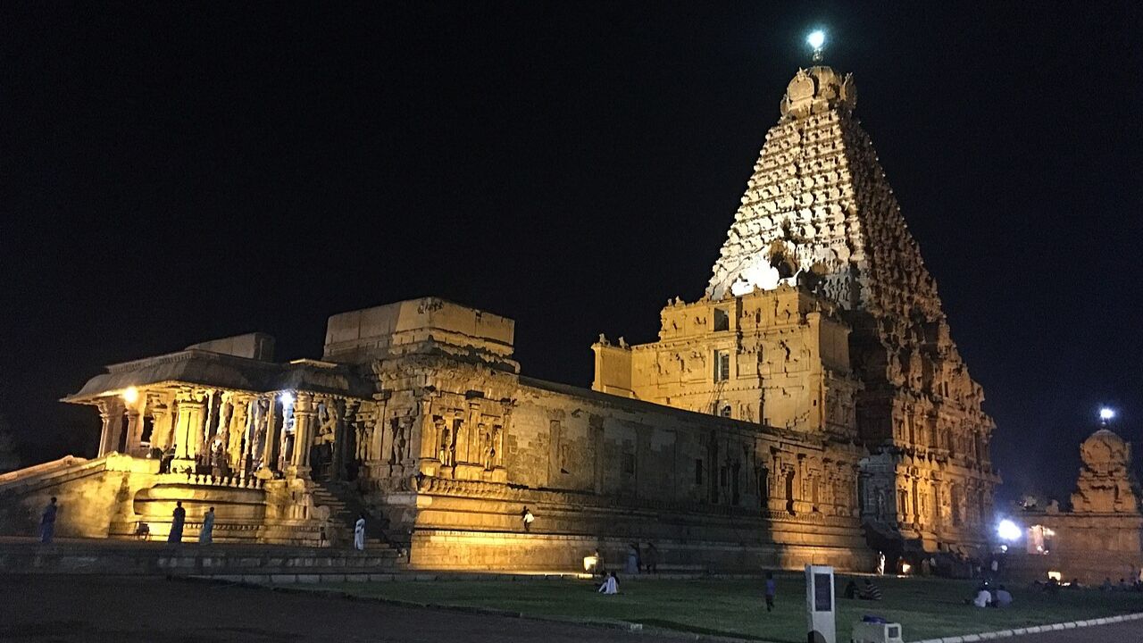 கோயில்களில் இரவில் தங்கிப் பிரார்த்தனைச் செய்யலாமா?