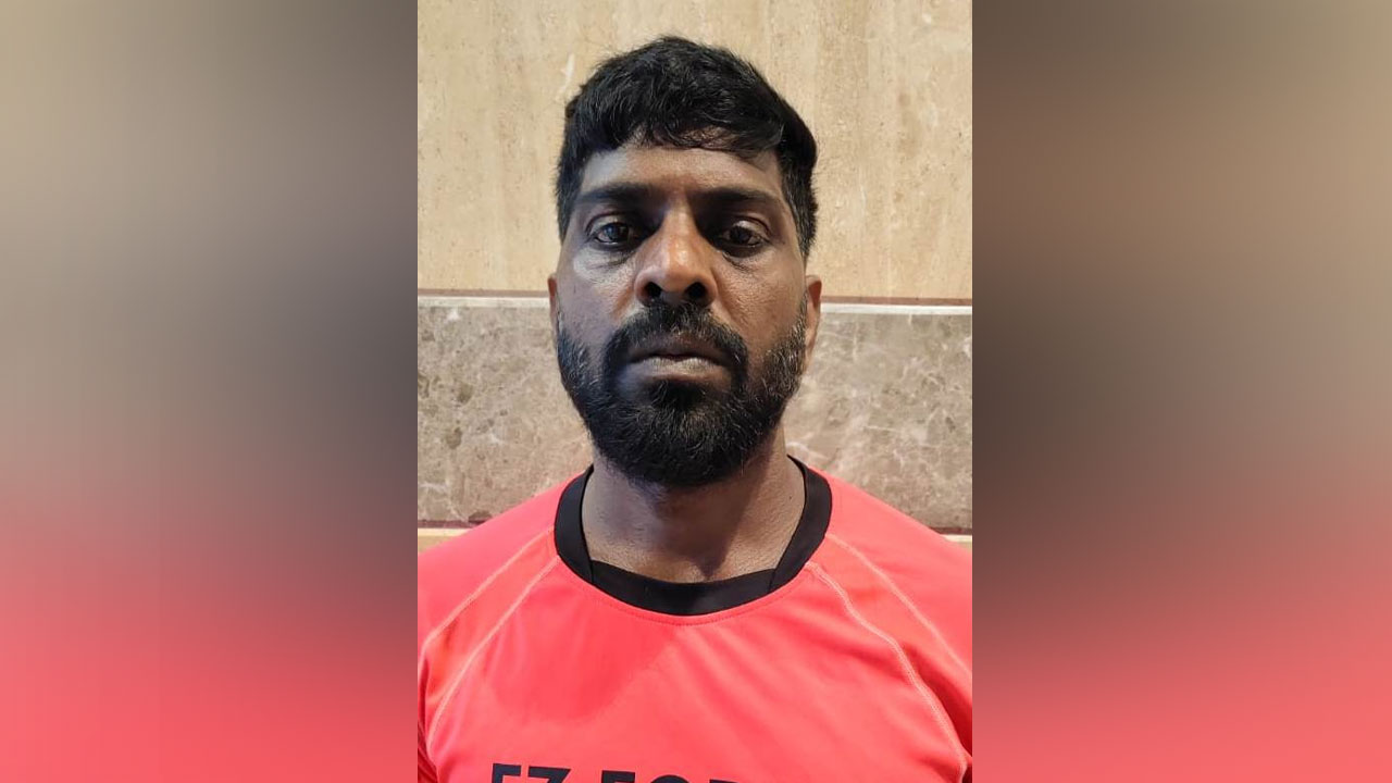 பெண்ணின் பெயரில் வீடியோ பதிவு...கம்பி எண்ணும் நீச்சல் பயிற்சியாளர்