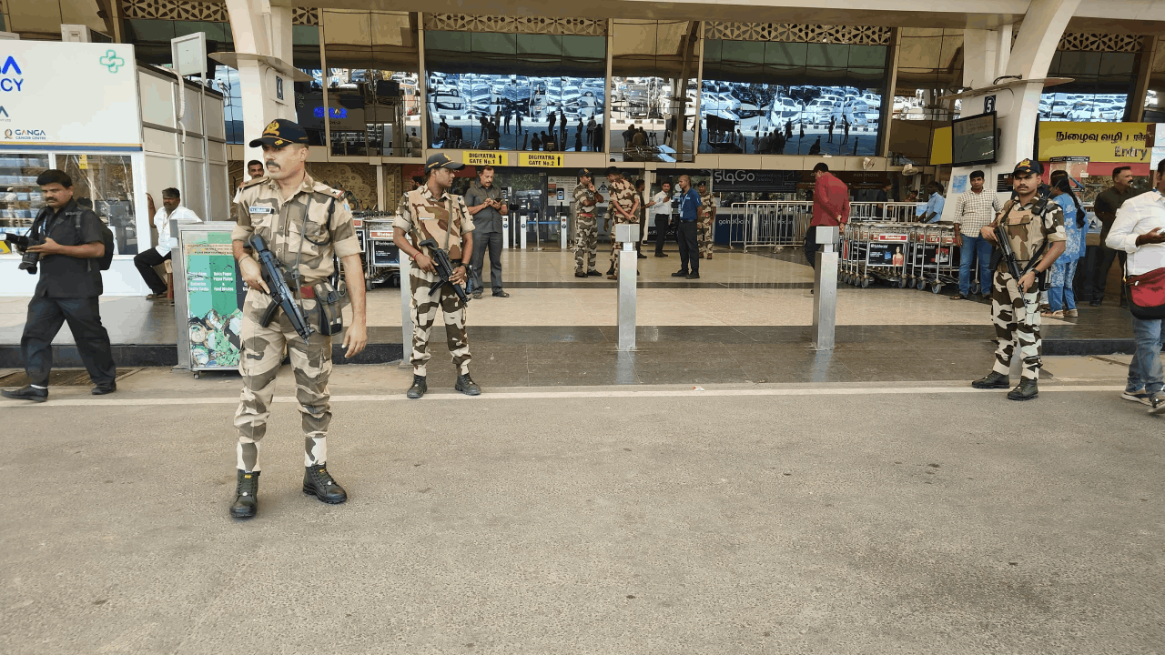India vs Pakistan : அத்துமீறும் பாகிஸ்தான்.. அடித்து விரட்டும் இந்தியா.. கோவையில் பாதுகாப்பு பணி தீவிரம்!