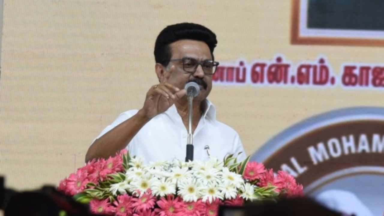 கோட்சே வழியில் போகாதீங்க.. மாணவர்களுக்கு முதல்வர் கொடுத்த அட்வைஸ்..!