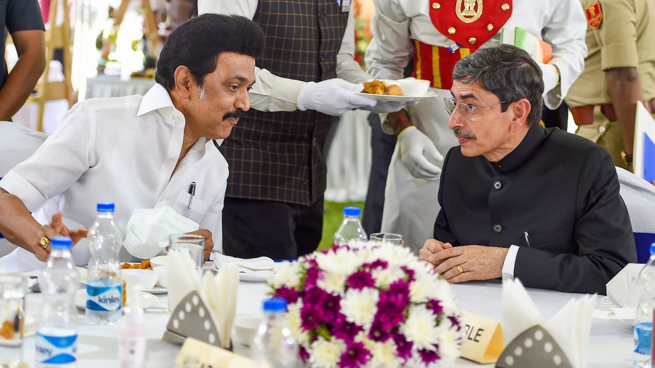 ஆளுநரின் தேநீர் விருந்தை புறக்கணிக்கும் முதல்வர்- காரணம் இது தானா?