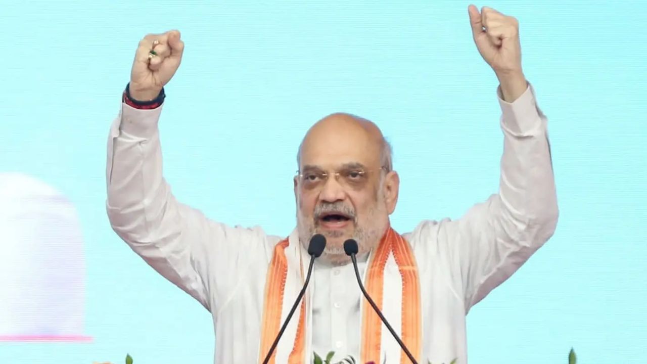  திமுகவை வேரோடு பிடுங்கி எறிய வேண்டும்- அமித்ஷா ஆவேசம்!