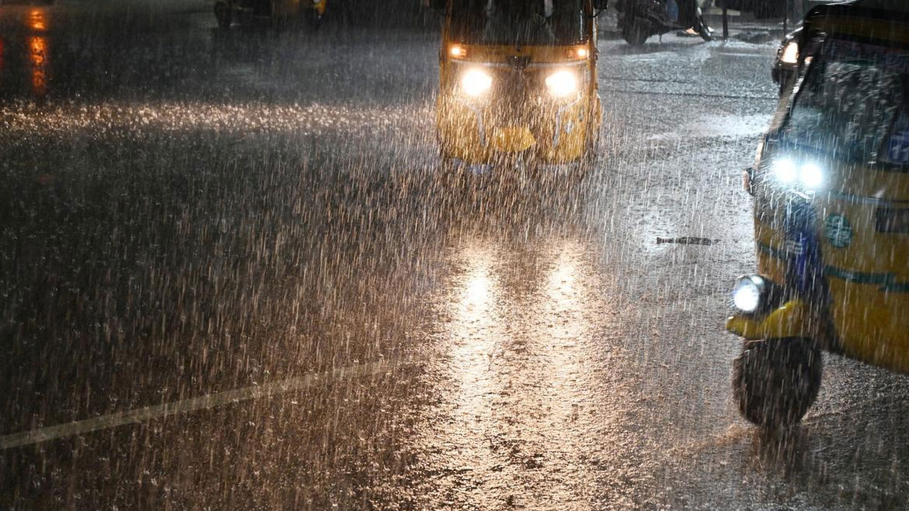    Chennai Rains: சென்னையில் விடிய, விடிய கொட்டி தீர்த்த கனமழை