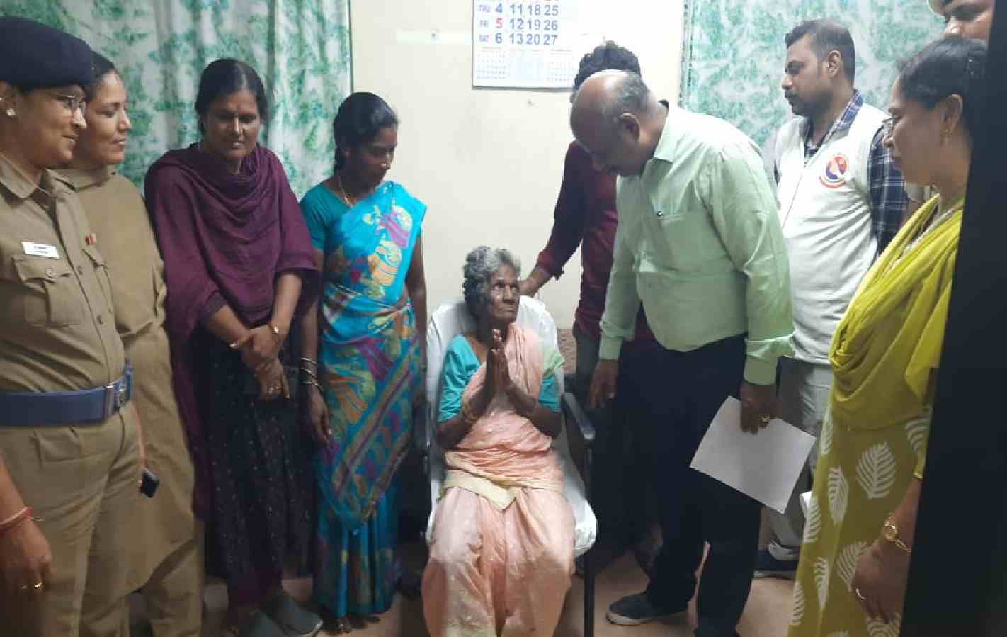 ஞாபக மறதியால் தவித்த மூதாட்டி: காவல்துறை உதவியால் குடும்பத்துடன் இணைப்பு!