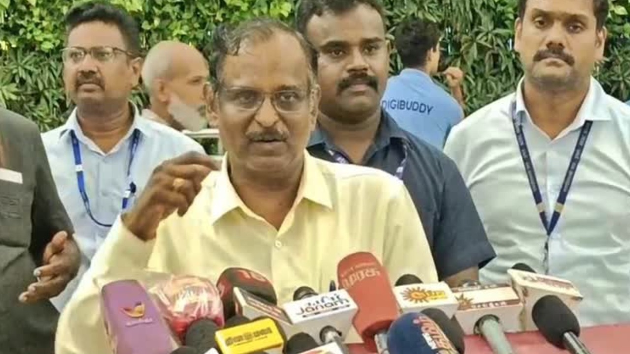 விண்வெளிக்கு வயோமித்ரா என்ற எந்திர மனிதனை அனுப்ப திட்டம்- இஸ்ரோ தலைவர் தகவல்