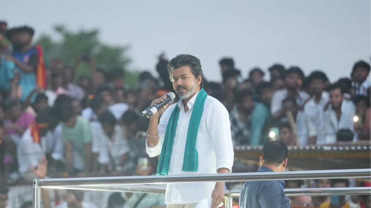 'உங்க அப்பா பிறந்த ஊரில் அடிப்படை வசதிகூட இல்லை'.. விஜய் விமர்சனம்!