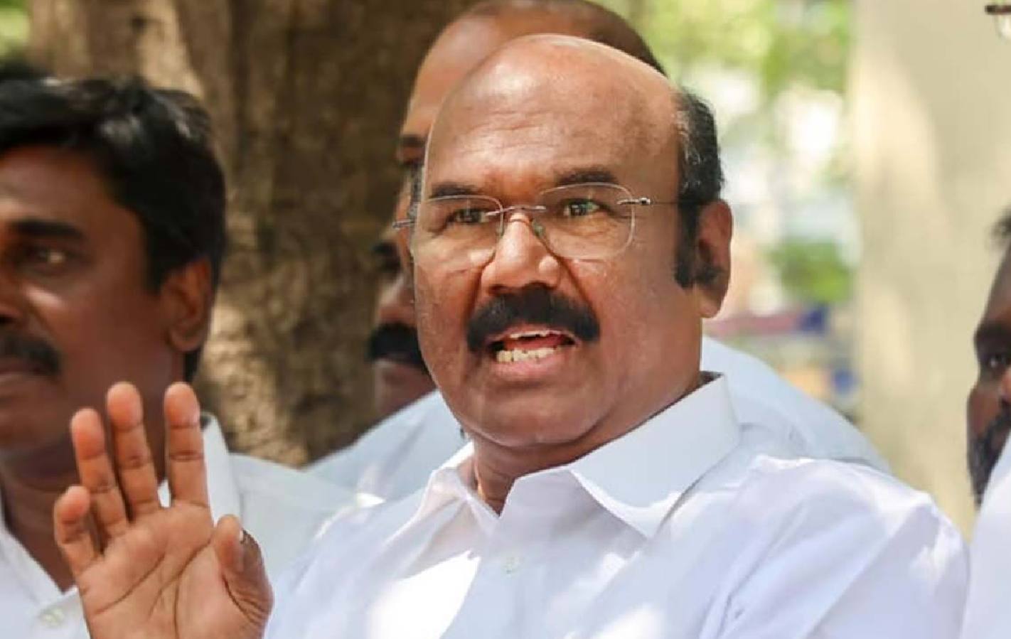 சுகாதாரத்துறை கோமா ஸ்டேஜுக்கு சென்றுவிட்டது - ஜெயக்குமார் அதிரடி!  