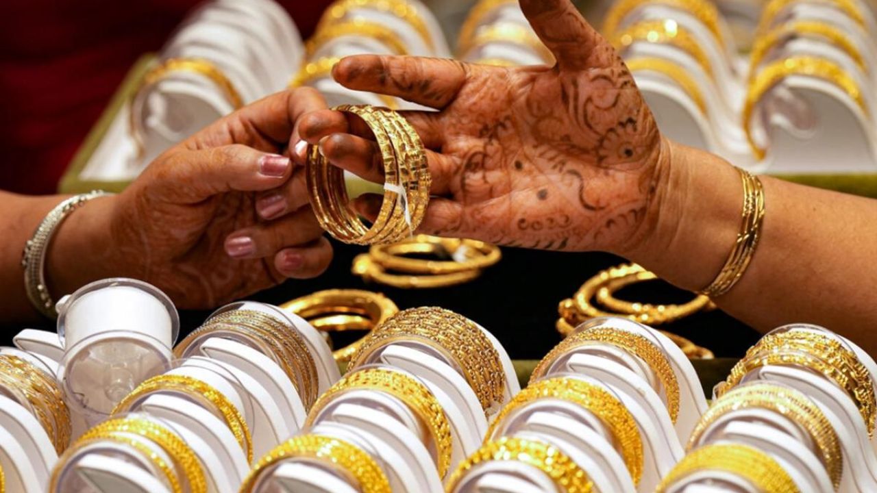 ரூ.94,000-ஐ கடந்த தங்கம் விலை... வாடிக்கையாளர்கள் அதிர்ச்சி!