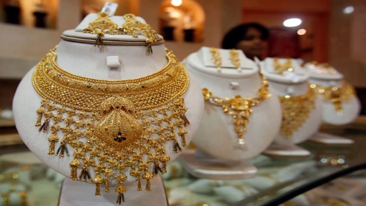 நகை பிரியர்களுக்கு குட் நியூஸ்.. தங்கம் விலை சரிவு!