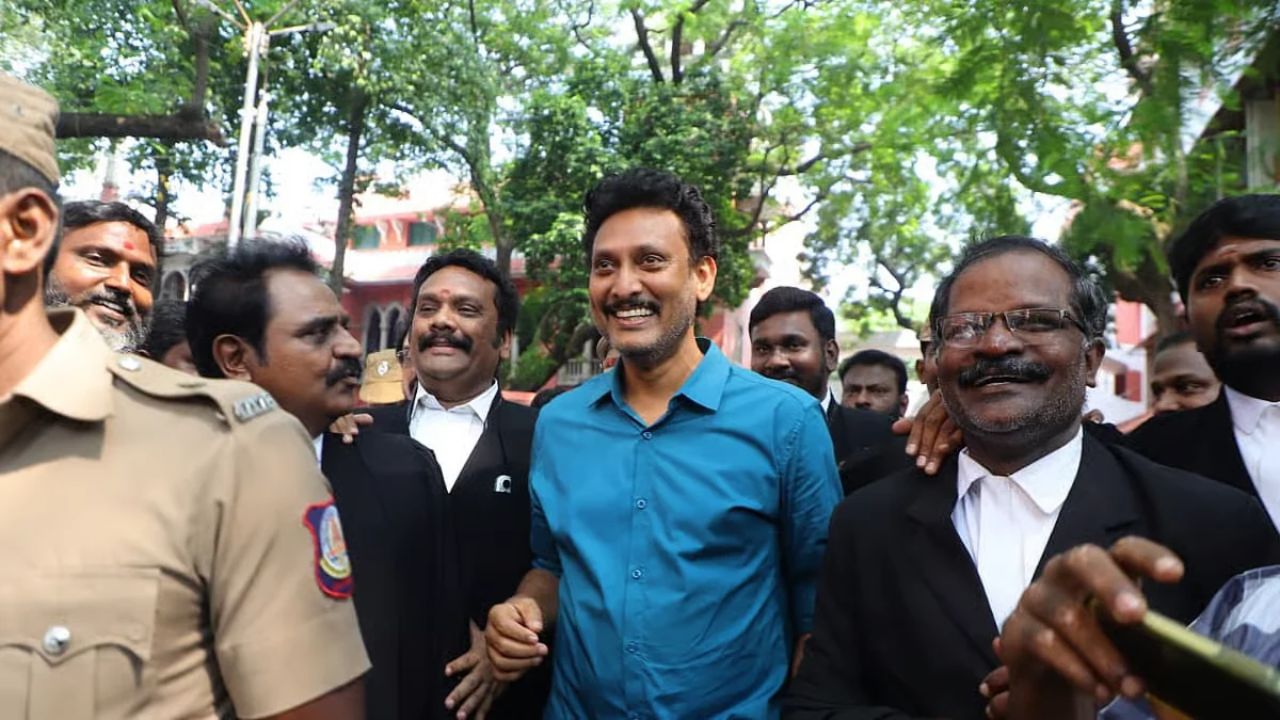 5,000 பள்ளிகளில் ரூ.400 கோடி வசூல்.. ஆய்வு செய்யப்படும் அன்பில் மகேஷின் BANK ACCOUNTS!