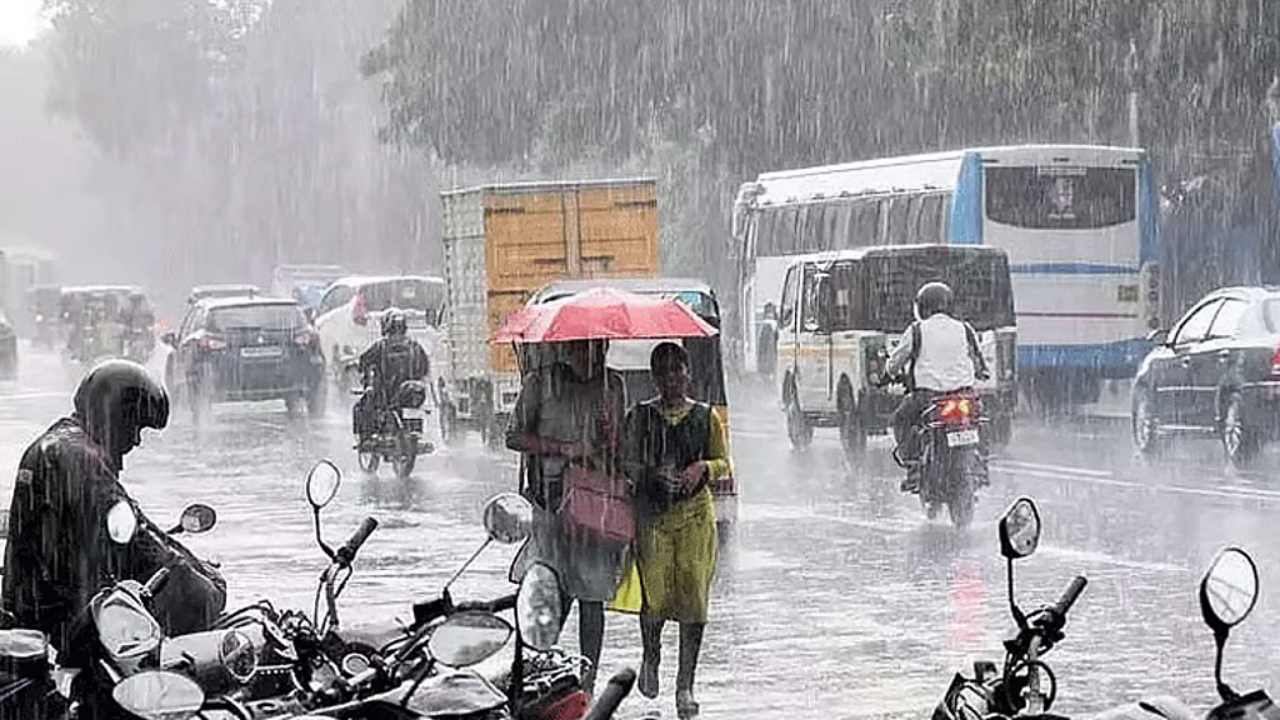 TN Weather: இடி மின்னலுடன் மழை வெளுத்து வாங்கும்.. வானிலை மையம் வார்னிங்!