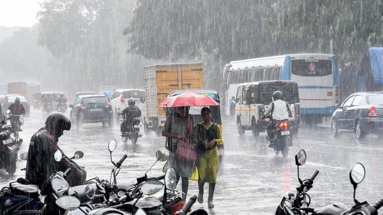 தமிழ்நாட்டில் 3 நாட்களுக்கு கனமழை வெளுக்கும்.. வானிலை மையம் எச்சரிக்கை!